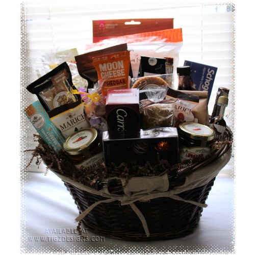 Deluxe Gourmet Delights - Sweet & Savory Gift Basket